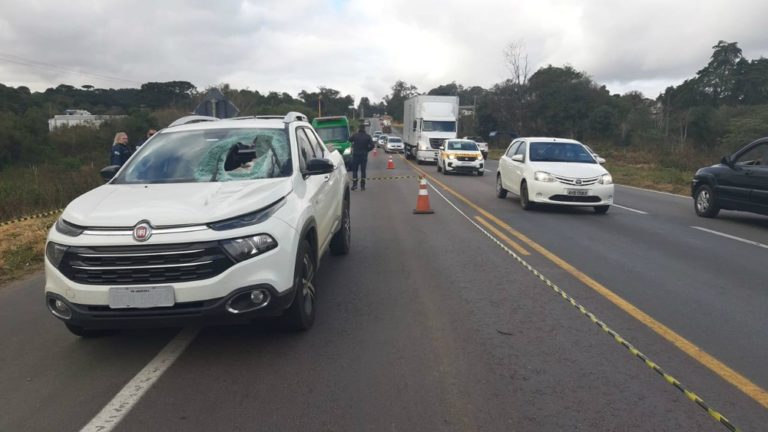 Read more about the article Professora morre depois de ser atingida por peça que se soltou de caminhão em Rodovia.