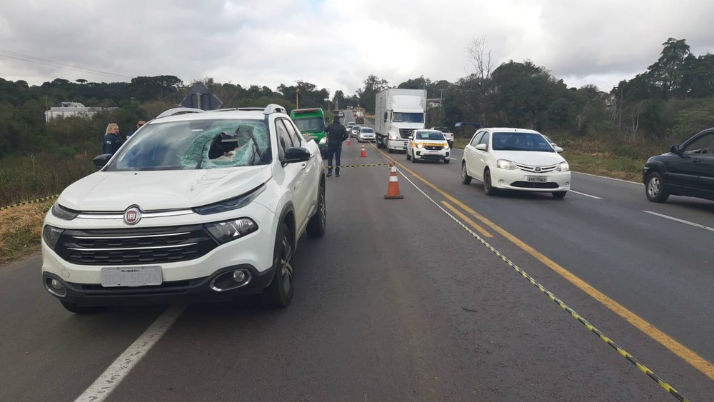 You are currently viewing Professora morre depois de ser atingida por peça que se soltou de caminhão em Rodovia.